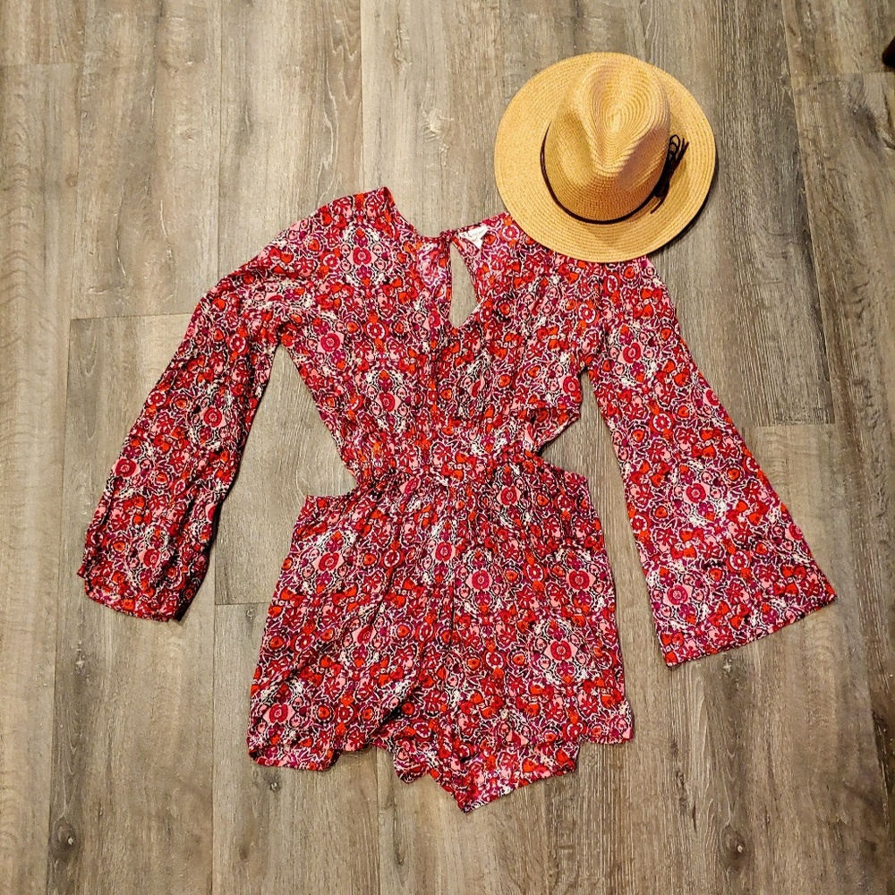 🌟HP🌟 *NWT* Billabong Worlds Collide Romper - Picture 2 of 5